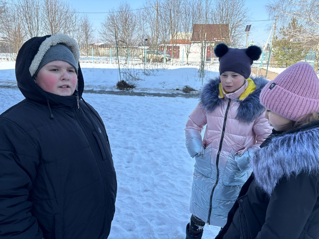 Встречаем весну вместе на занятиях «Чудеса науки и природы» в рамках проекта «Точка Роста»?? По дороге домой дети обратили внимание, что снег тает по разному. Где быстрее тает снег ?.