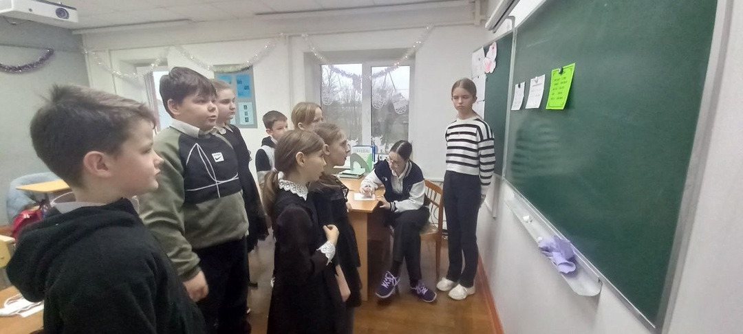 Всероссийская неделя математики в нашей школе! Для учеников начальной школы старшеклассники приготовили математические ребусы, кроссворды, загадки. Все включились в математические игру &amp;quot;Угадай-ка&amp;quot;.