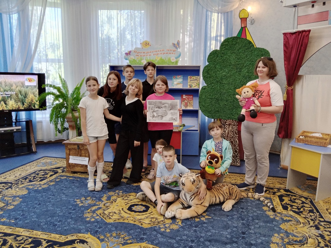 Сегодня участники школьного лагеря &amp;quot;Смородинка&amp;quot; посетили Детскую библиотеку с игровой программой &amp;quot;Тайны тайги&amp;quot;. После участия в познавательном квесте школьники поиграли в подвижные игры на детской площадке. С хорошим настроением дети вернулись в лагерь..
