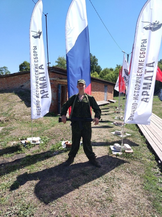 Выпускник Смородинской школы - Чуев Иван принимает активное участие в военно-исторических сборах «Армата».  За время нахождения на сборах Иван получил грамоту «Лучший в медицинской тактике»..