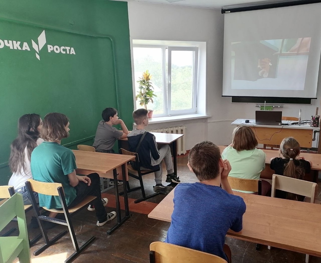 В рамках межведомственной комплексной профилактической операции «Подросток» социальный педагог организовала киноурок, на котором учащиеся смогли насладиться классическими советскими мультфильмами..