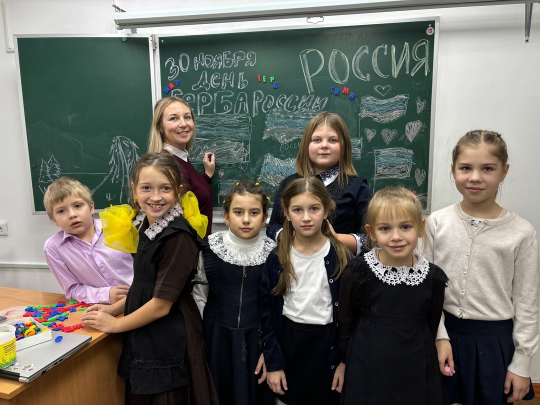 Сегодня прошли мероприятия, посвященные Дню герба Российской Федерации..