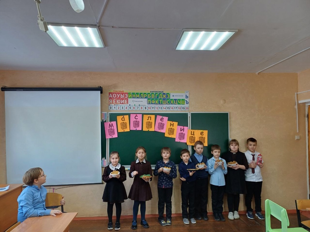 Масленица - это один из самых веселых народных мероприятий, которое завершает зимнюю череду праздников и предвещает о начале весны! Не найти такого человека в России, который бы не любил этот праздник!.