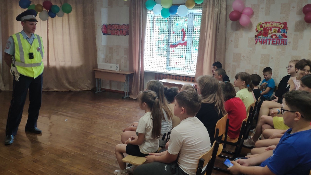 Встреча «Для всех без исключения есть правила движения» с инспектором ГИБДД.