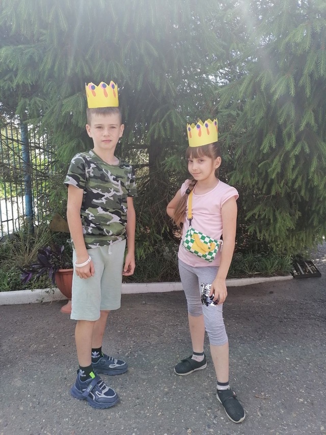 Последний день лагеря прошёл весело и задорно!  Ребята поучаствовали в познавательно-развлекательные мероприятие &amp;quot;Мисс и Мистер летнего лагеря&amp;quot;. Победителями стали Долингер Михаил и Медведева Варвара..