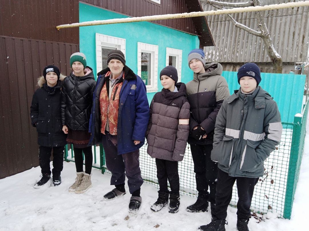 Стало доброй традицией в канун празднования 23 февраля поздравлять ветеранов Великой Отечественной войны, тружеников тыла, детей войны, а также родителей защитников, которые в настоящее время исполняют свой долг..