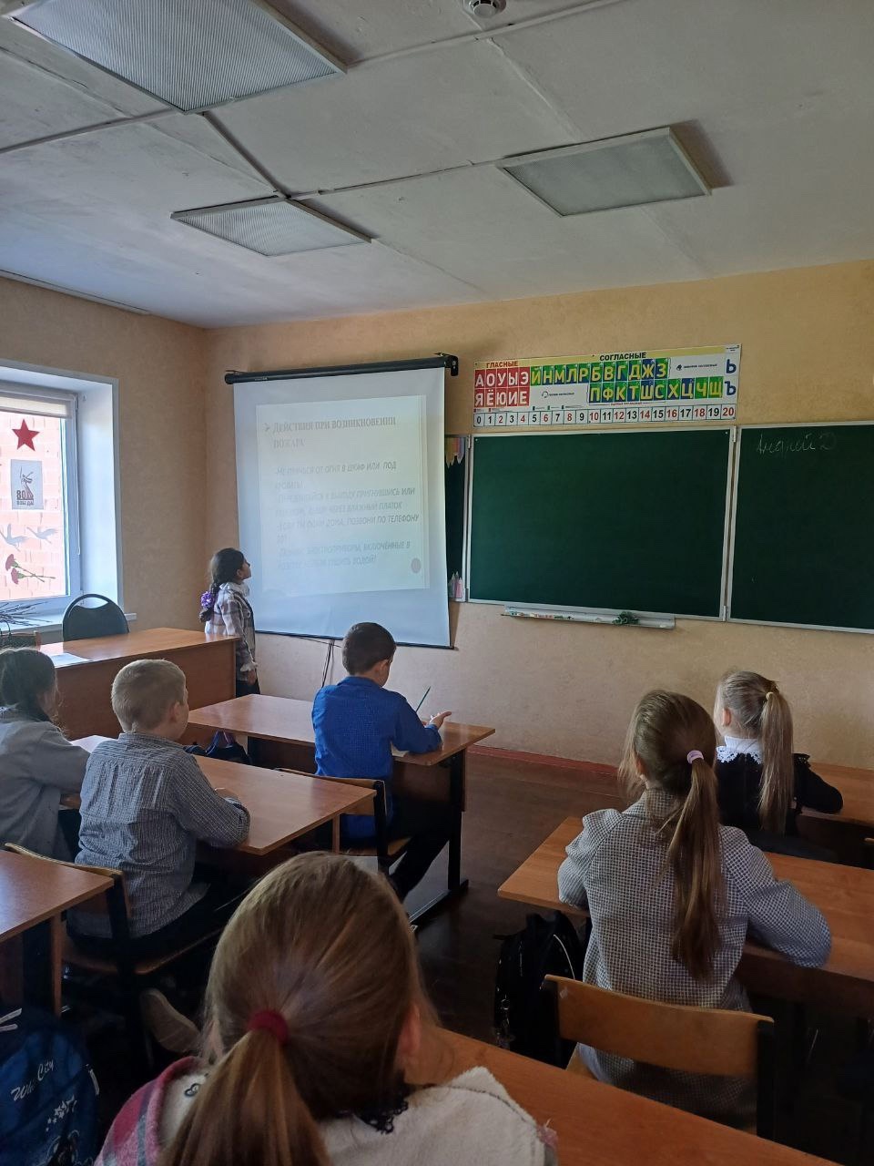 Чтобы избежать - пожара, необходимо хорошо знать и строго соблюдать правила пожарной безопасности..
