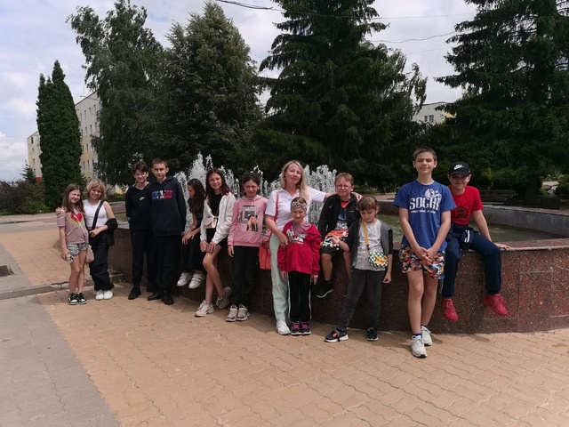 Первый день второй смены лагеря &amp;quot;Смородинка&amp;quot; прошёл интересно и весело! Ребята посетили дк &amp;quot;Звездный&amp;quot;. С большим удовольствием посмотрели сказку А.С. Пушкина..