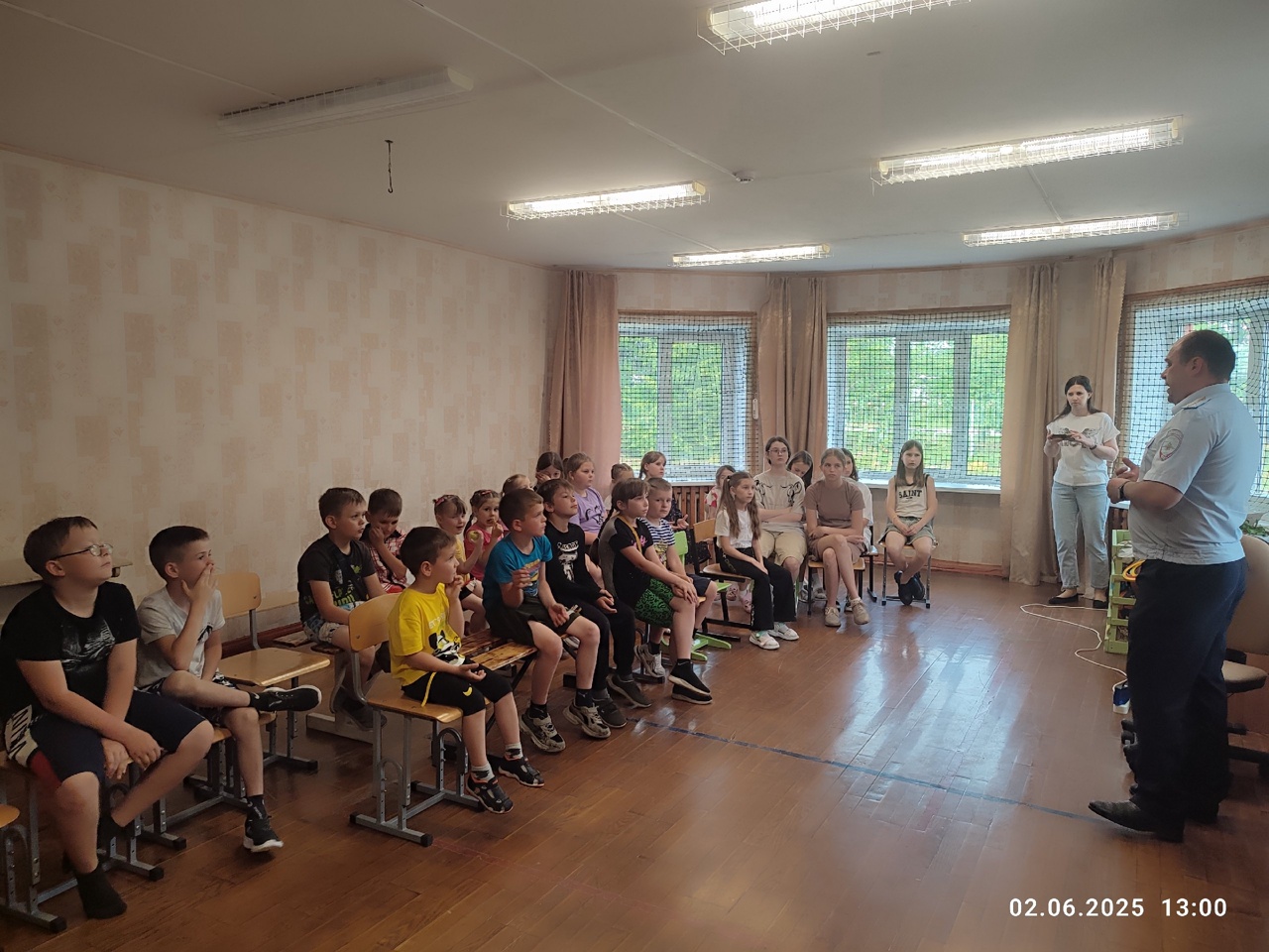 2 июня 2025 года в школьном летнем оздоровительном лагере «Смородинка» на базе Смородинской школы состоялась встреча с Василенко Г.В., который провел профилактическую беседу, направленную на предотвращение детского дорожно-транспортного травматизма..