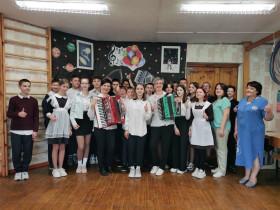 Нашу школу с концертом посетили преподаватели ДМШ п. Яковлево. Мероприятие было посвящено Дню космонавтики..