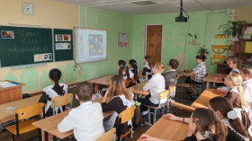 В Смородинской школе для учащихся начальных классов были проведены классные часы, посвященные Дню Космонавтики.  Обучающиеся смотрели киноуроки, видеофильмы о космосе, играли в интерактивные игры..